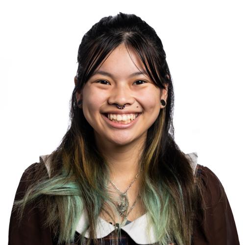 Image of Taryn smiling with long straight hair.